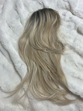 Blonde Layered Women's wig  - Natural Ash Blonde
